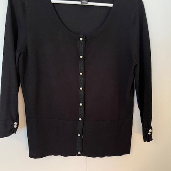 Cashmere sweaters and one holiday sweater - Picture 15 of 15